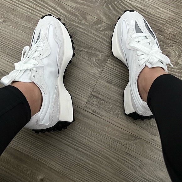 NEW BALANCE 327 Sneakers - Picture 16 of 16